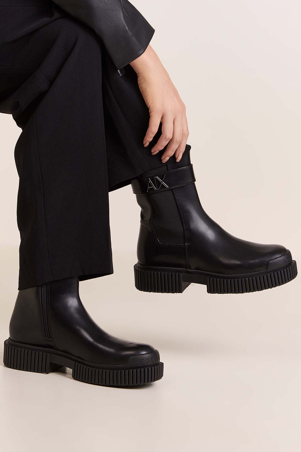 תמונת כל הלוק של מגפיים